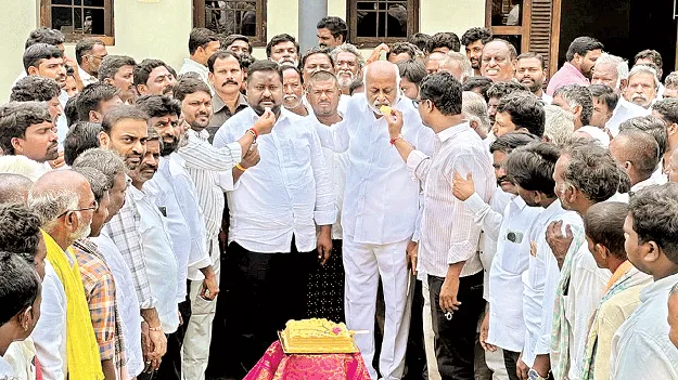 వైసీపీకి ప్రజలే బుద్ధి చెప్పారు
