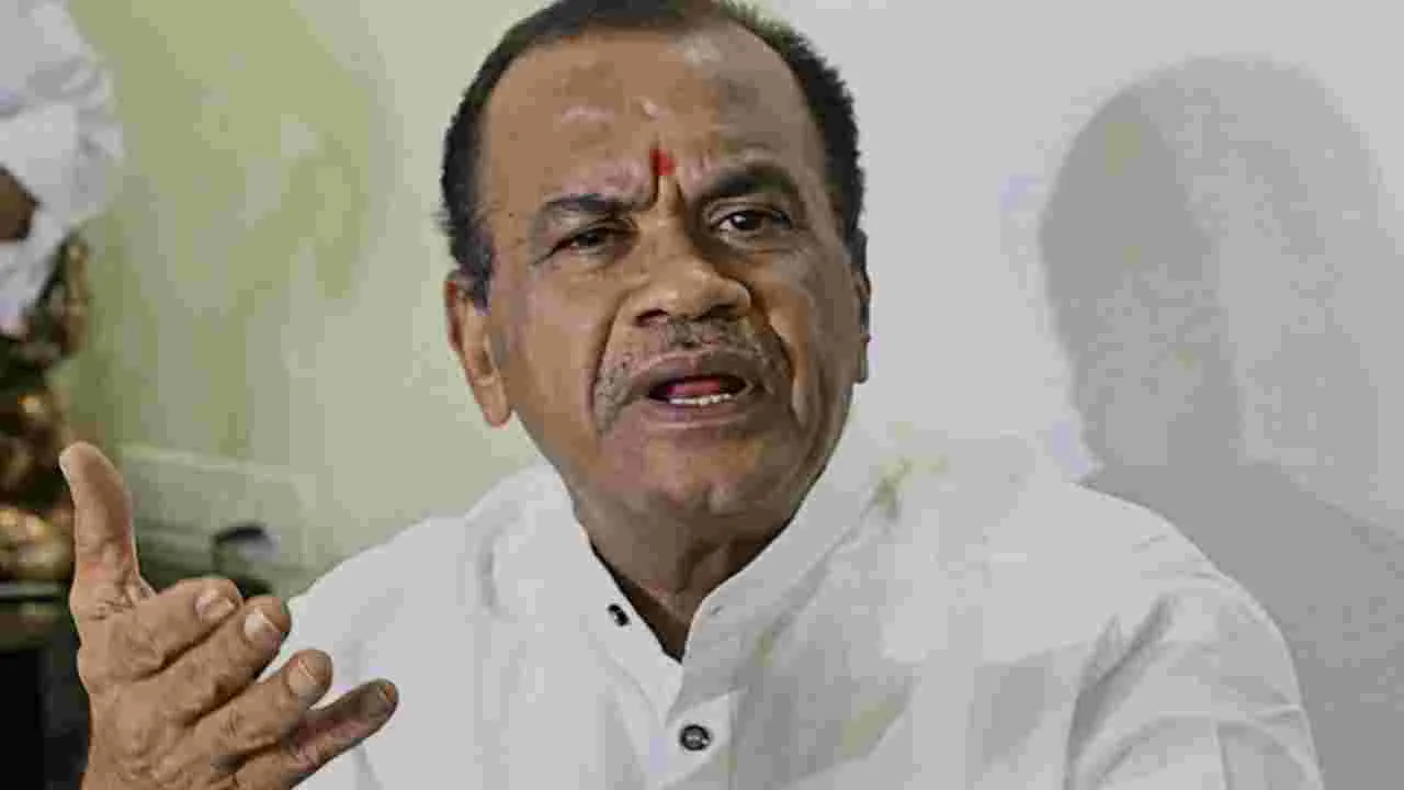 Komatireddy On CM Revanth: మేం సీనియర్లం..  రేవంత్ రెడ్డి జూనియర్.. అయినా.. 