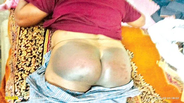 ప్రశ్నిస్తే చితకబాదుతారా?