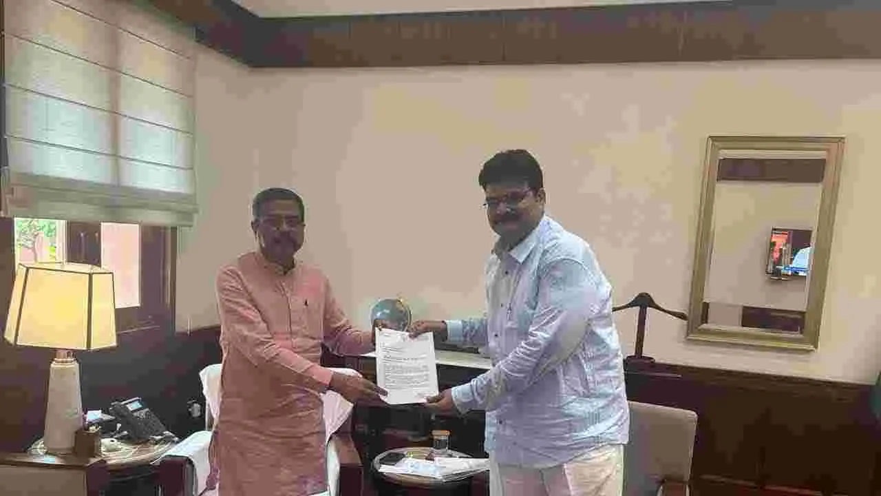 Lanka Dinkar: కేంద్ర విద్యా మంత్రి ధర్మేంద్ర ప్రధాన్‌కు లంకా దినకర్ లేఖ...