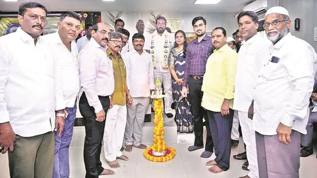   Gauthu Lachanna : లచ్చన్నను ఆదర్శంగా   తీసుకోవాలి