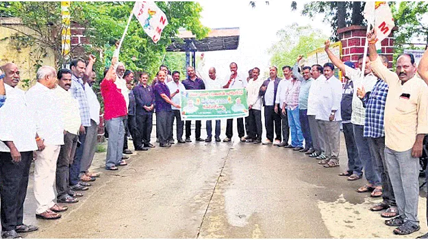 ఆర్టీసీ స్థలాలు ‘లులు’కు కట్టబెట్టడం తగదు