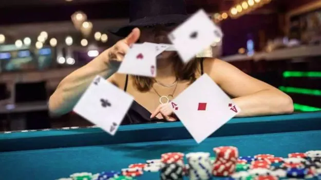 Visakhapatnam: విశాఖలో పేకాట మహిళలు అరెస్ట్.. సమాచారం ఇచ్చిన భర్త