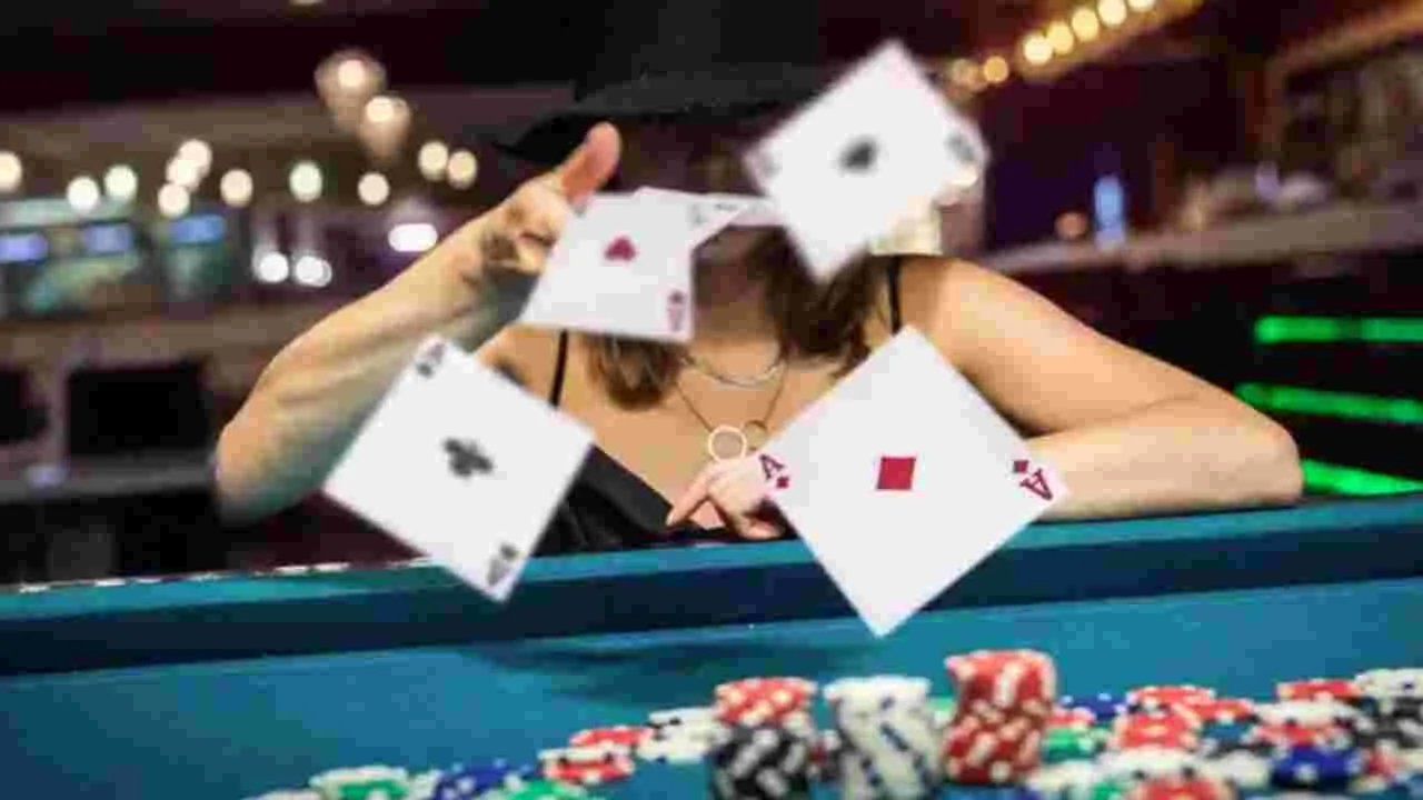 Visakhapatnam: విశాఖలో పేకాట మహిళలు అరెస్ట్.. సమాచారం ఇచ్చిన భర్త