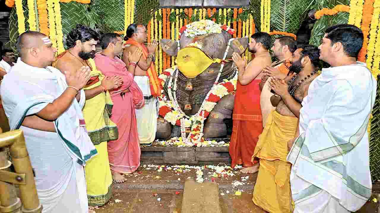  నందీశ్వరుడికి పూజలు