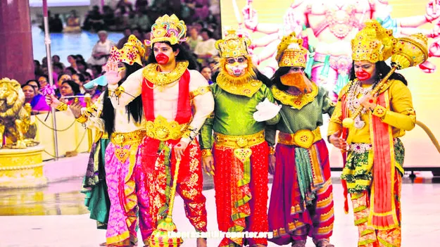 అలరించిన పంచముఖి హనుమాన