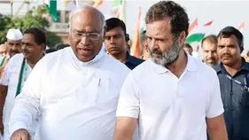 Rahul Gandhi Skip Red Fort: ఎర్రకోటకు వెళ్లని రాహుల్, ఖర్గే.. కారణం ఇదేనా?..