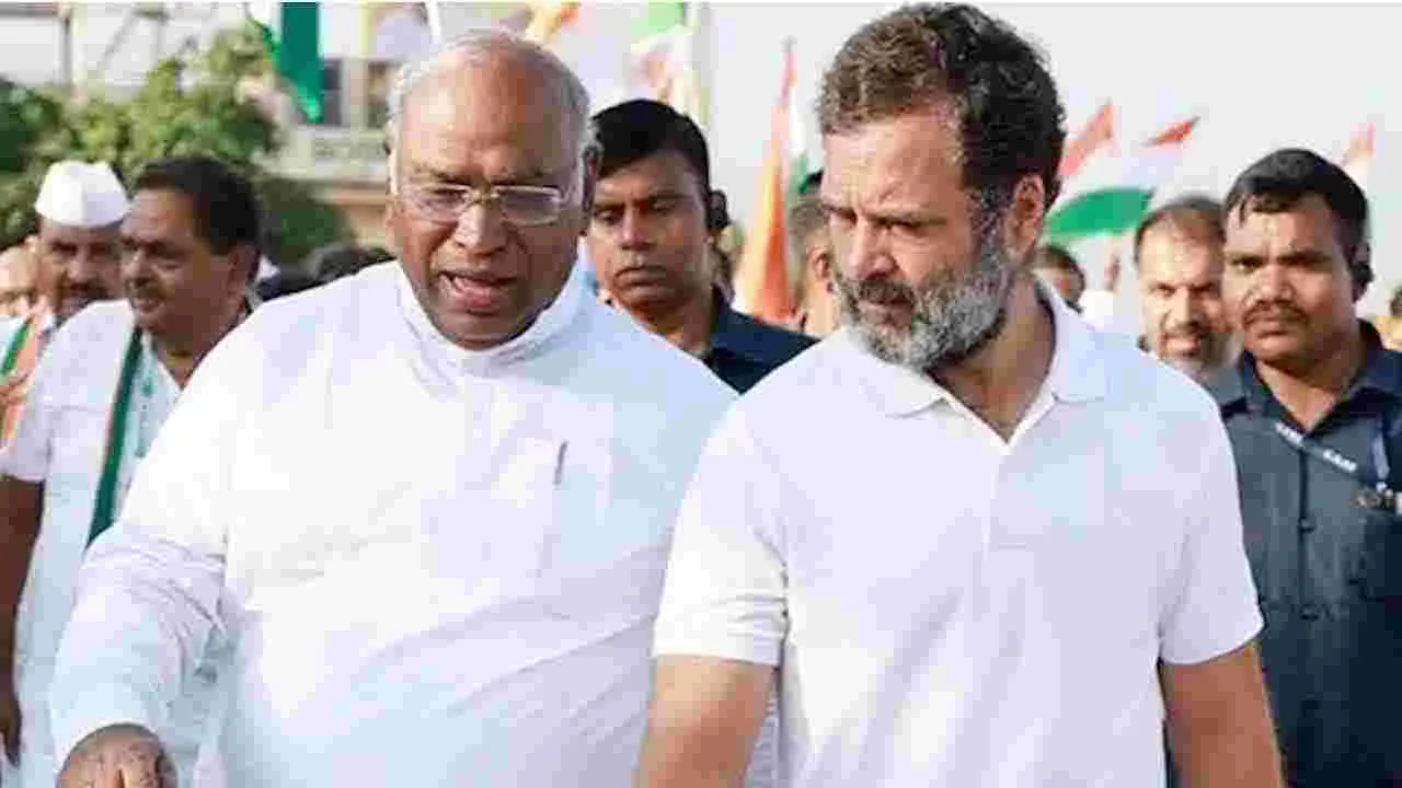 Rahul Gandhi Skip Red Fort: ఎర్రకోటకు వెళ్లని రాహుల్, ఖర్గే.. కారణం ఇదేనా?..