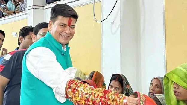 Mayor Sets Record: రాఖీ సినిమా లెవెల్లో మేయర్ క్రేజ్.. ఏకంగా 20వేల రాఖీలతో రికార్డ్..