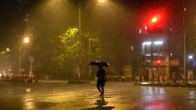 Next Three Days Heavy Rains: మళ్లీ భారీ వర్షాలు..  ప్రజలకు కీలక సూచనలు