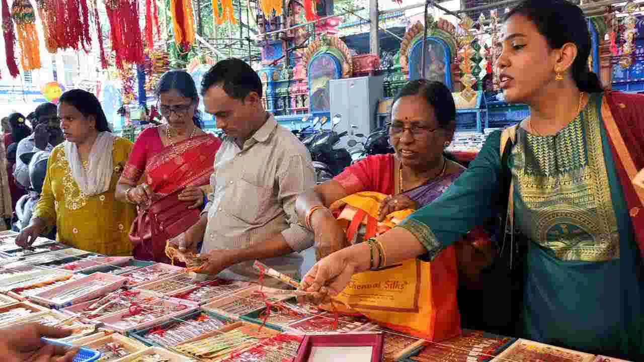 Raksha Bandhan 2025: ప్రేమను పంచి.. బంధాన్ని పెంచుకోవడం కోసం..