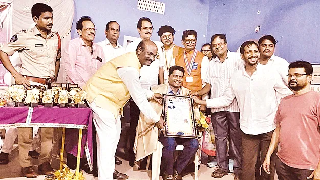 రోటరీ సేవలు ప్రశంసనీయం