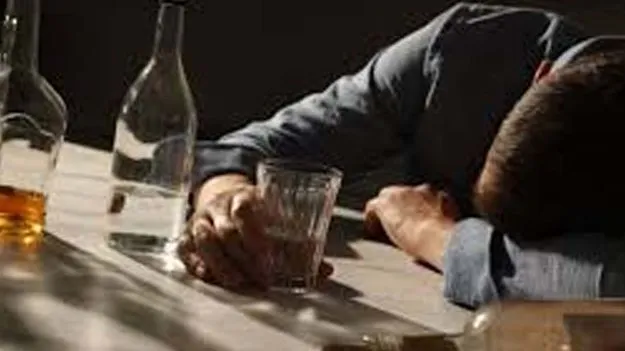 Illicit Liquor Victims: కల్తీసారా తాగిన వారి వీసాలు రద్దు