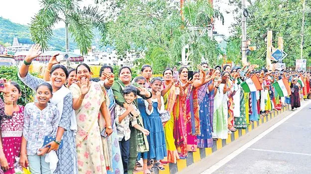 Free Bus Ride Sparks Joy: ఉచిత బస్‌..జోష్‌