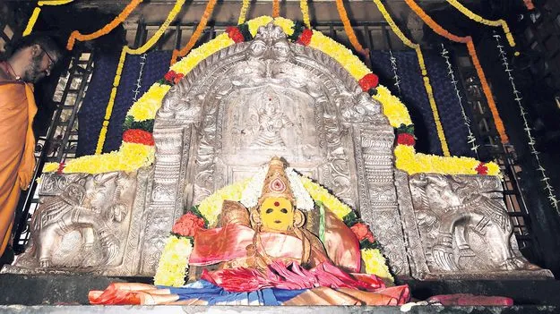 కనకమహాలక్ష్మి దేవస్థానంలో  వెండిపై వివాదం