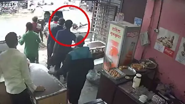 Satara Cop: షాకింగ్ ఘటన.. మద్యం మత్తులో ఆటోడ్రైవర్.. మహిళా పోలీసును రోడ్డుపై ఈడ్చుకెళ్లి...