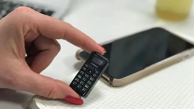 Smallest Mobile Phones: వామ్మో.. ఇంత చిన్న సైజు మొబైల్ ఫోన్‌లు కూడా ఉంటాయని మీకు తెలుసా