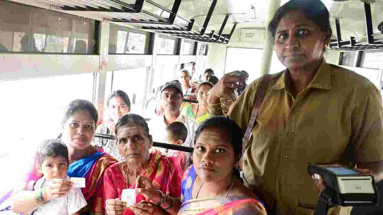 Stree Sakthi: స్త్రీ శక్తి సూపర్ హిట్.. బస్సుల్లో కిక్కిరిసిన మహిళలు