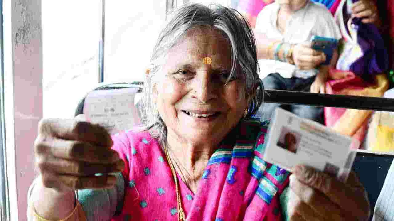 Stree Sakthi: స్త్రీ శక్తి సూపర్ హిట్.. బస్సుల్లో కిక్కిరిసిన మహిళలు