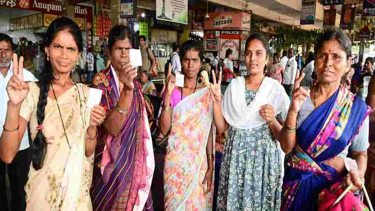 Stree Sakthi: స్త్రీ శక్తి సూపర్ హిట్.. బస్సుల్లో కిక్కిరిసిన మహిళలు