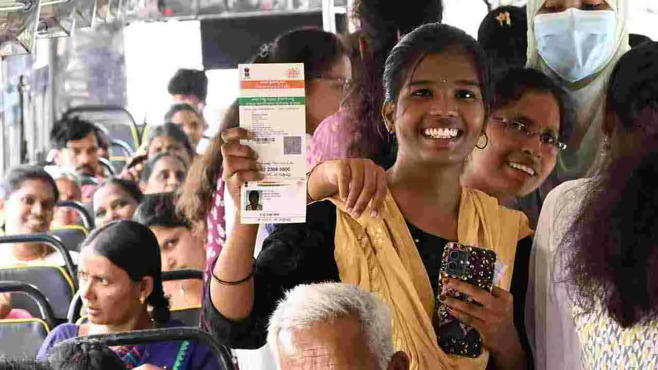 Stree Sakthi: స్త్రీ శక్తి సూపర్ హిట్.. బస్సుల్లో కిక్కిరిసిన మహిళలు