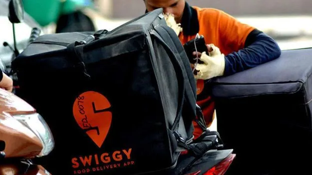 Swiggy Platform Fee: పండగ సీజన్‌లో స్విగ్గీ కీలక నిర్ణయం.. ప్లాట్‌ఫామ్ ఫీజు పెంపు
