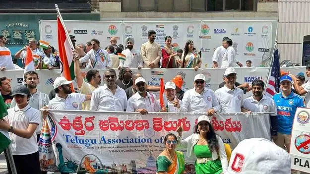 New York India Day Parade: న్యూయార్క్ ఇండియా పరేడ్‌లో విజయ్ దేవరకొండ, రష్మిక సందడి