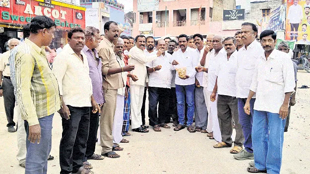 మిన్నంటిన టీడీపీ సంబరాలు