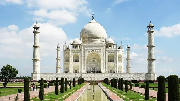 Tajmahal: ‘శ్రీరామ్‌’ బ్యాగ్‌తో తాజ్‌మహల్ చూసేందుకు అనుమతించలేదు.. పర్యాటకుడి ఆరోపణ