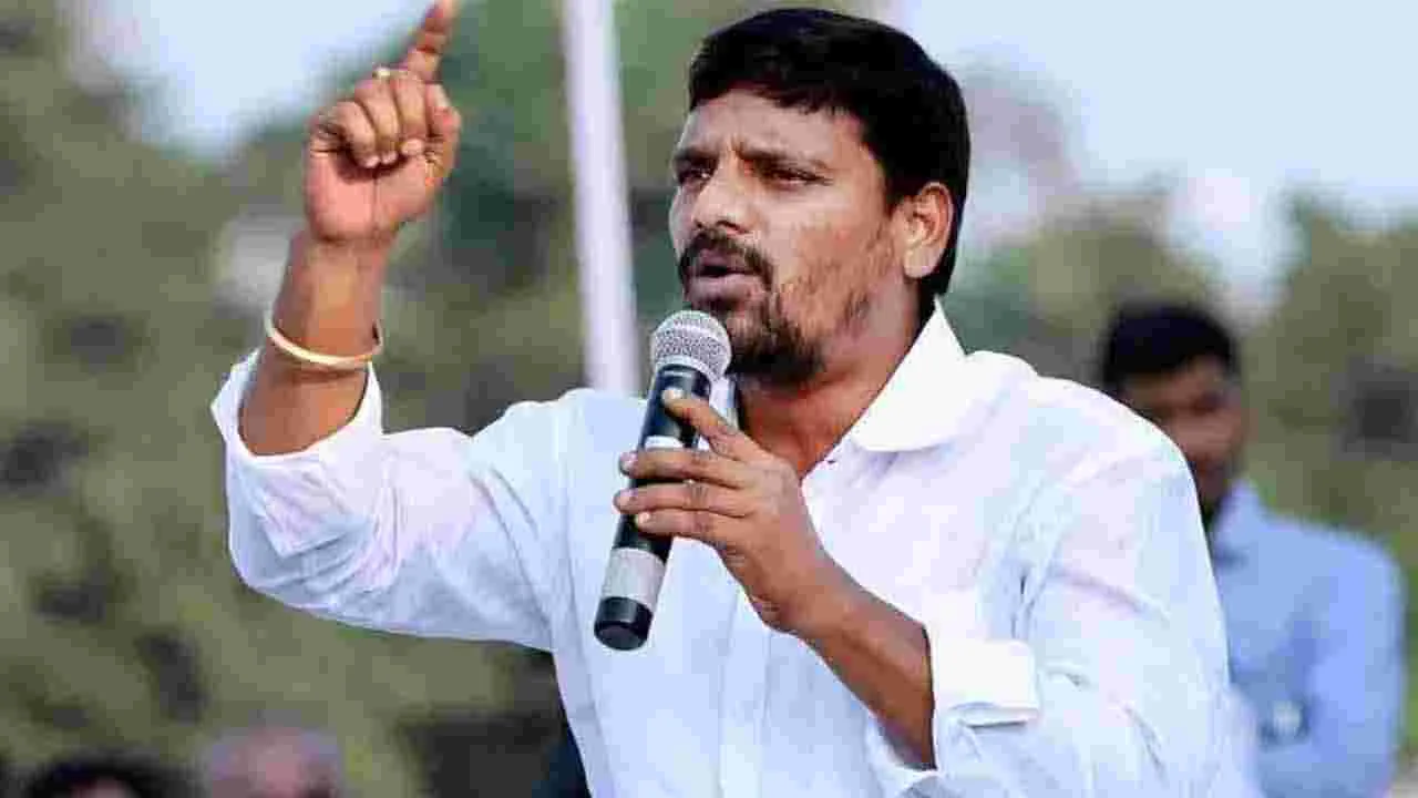 Teenmaar Mallanna: బీసీలకు అవకాశాలు ఇచ్చేందుకు ఏ పార్టీ సిద్ధంగా లేదు: తీన్మార్ మల్లన్న