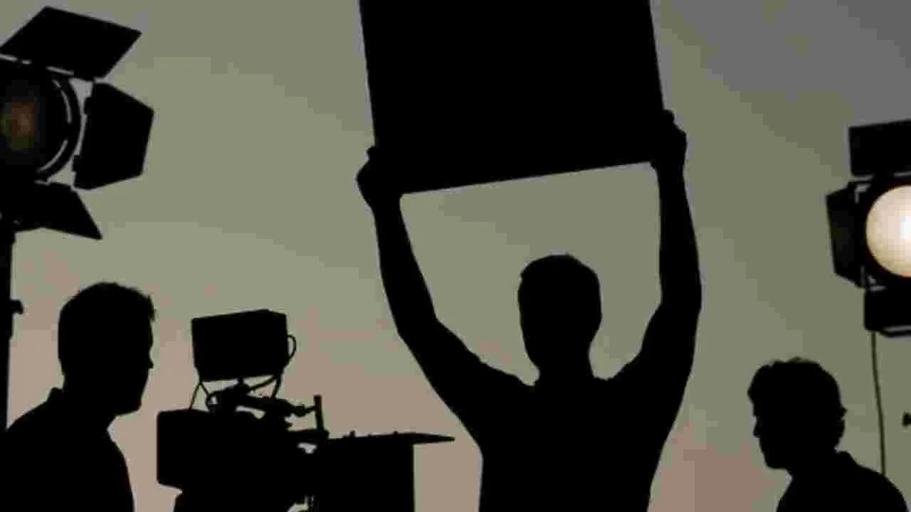 Tollywood Employees Federation Issue: సినీ రంగంలో శ్రమ దోపిడీ జరుగుతోంది: అనిల్ వల్లభనేని..