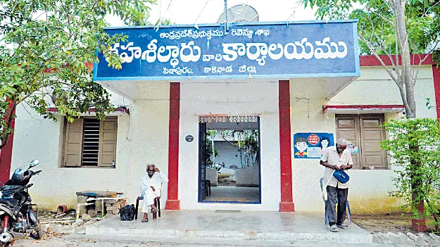 డిప్యూటీ సీఎం ఇలాకా..   ఇన్‌చార్జిల జమానా