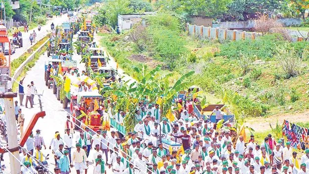 Sri Sathya Sai District: అన్నదాతల భారీ ర్యాలీ