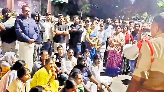 Devotees Protests: తిరుమలలో శ్రీవాణి భక్తుల నిరసన