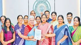 మహిళల రక్షణ చట్టాలు పటిష్ఠం చేస్తాం: అనిత 