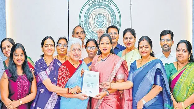 మహిళల రక్షణ చట్టాలు పటిష్ఠం చేస్తాం: అనిత 