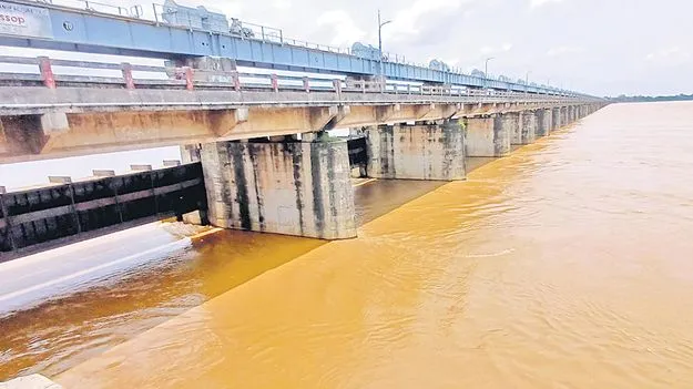 Godavari Flood Intensity Rises: ఉగ్ర గోదావరి