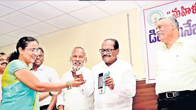 APSRTC :మహిళల ఉచిత ప్రయాణానికి ఆర్టీసీ రెడీ