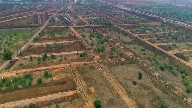 Amaravati Land Pooling: భూములిచ్చినా కష్టాలే