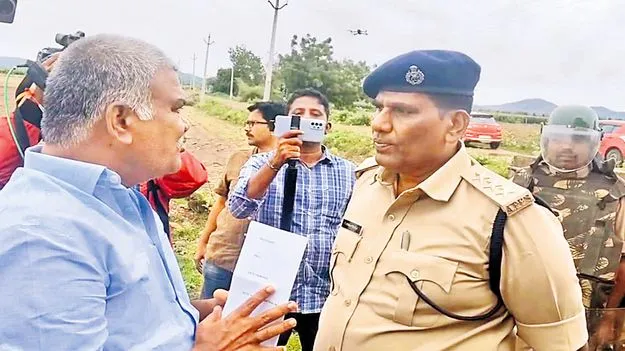 Police Restrictions: మీరు అడుగు పెడితే అలజడే