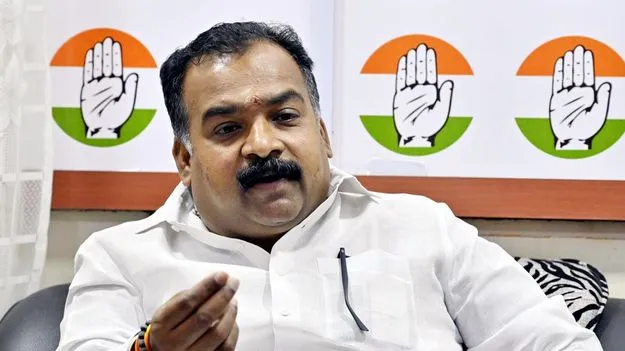 APCC In charge Manickam Tagore: జగన్‌.. మోదీ కాళ్లు మొక్కారు
