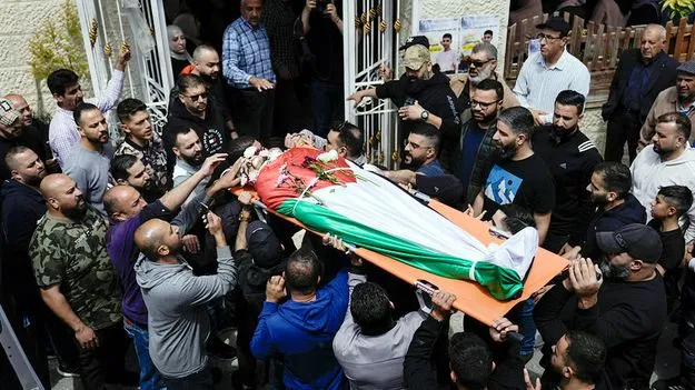 Microsoft Employees: ఇజ్రాయెల్‌తో సంబంధాలు తెంచుకోవాలి