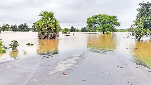 Flood Diversion Operations: ఎక్కడికక్కడ వరద మళ్లింపు