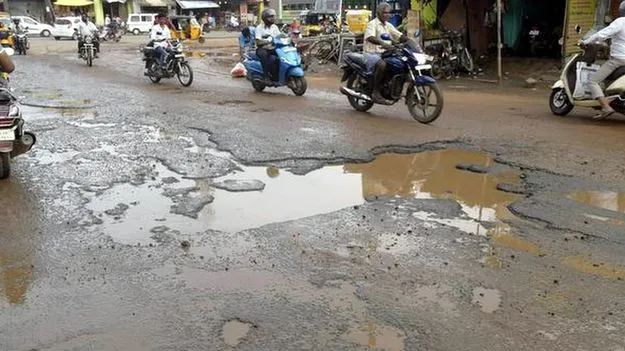 Flood Impact: రోడ్లకు వాన దెబ్బ