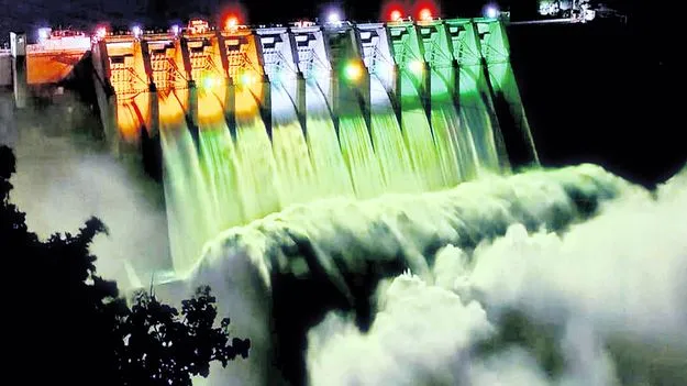 AP Rivers: కృష్ణమ్మ ఉరుకులు.. గోదారమ్మ పరుగులు