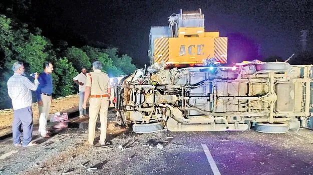 Road Accident: మొక్కు తీర్చుకునేందుకు తిరుమల వెళుతూ..ఒకే కుటుంబానికి చెందిన ఐదుగురి దుర్మరణం
