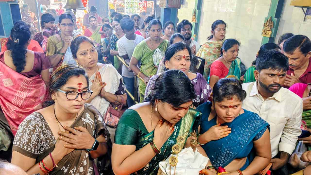 Varalakshmi Vratham: కూకట్‌పల్లిలో భక్తి శ్రద్ధలతో వరలక్ష్మీ వ్రతం