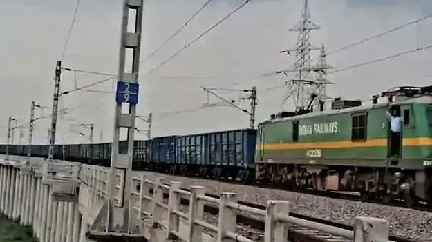 India Longest Freight Train: 7 ఇంజిన్లు.. 354 వ్యాగన్లు