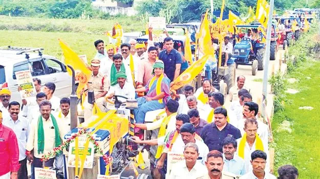 Massive Tractor Rally: పార్టీలకు అతీతంగా అన్నదాత నిధులు