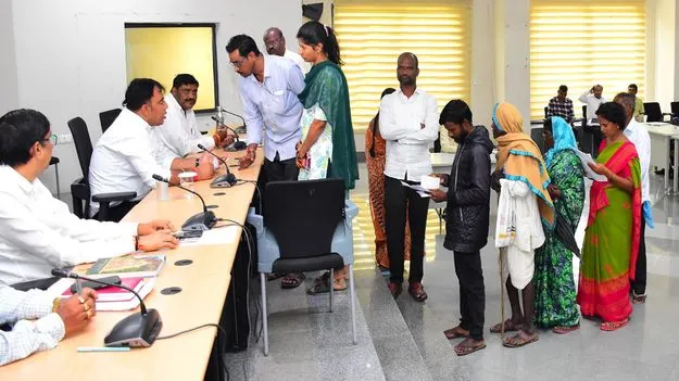 ప్రజా సమస్యలను త్వరగా పరిష్కరించాలి